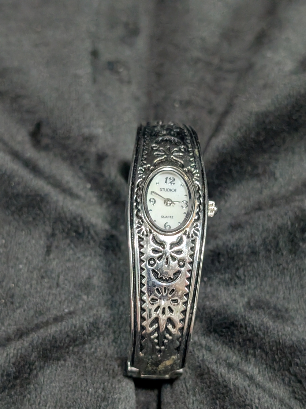 Studio Silver Floral-Patterned Women's Bangle Watch